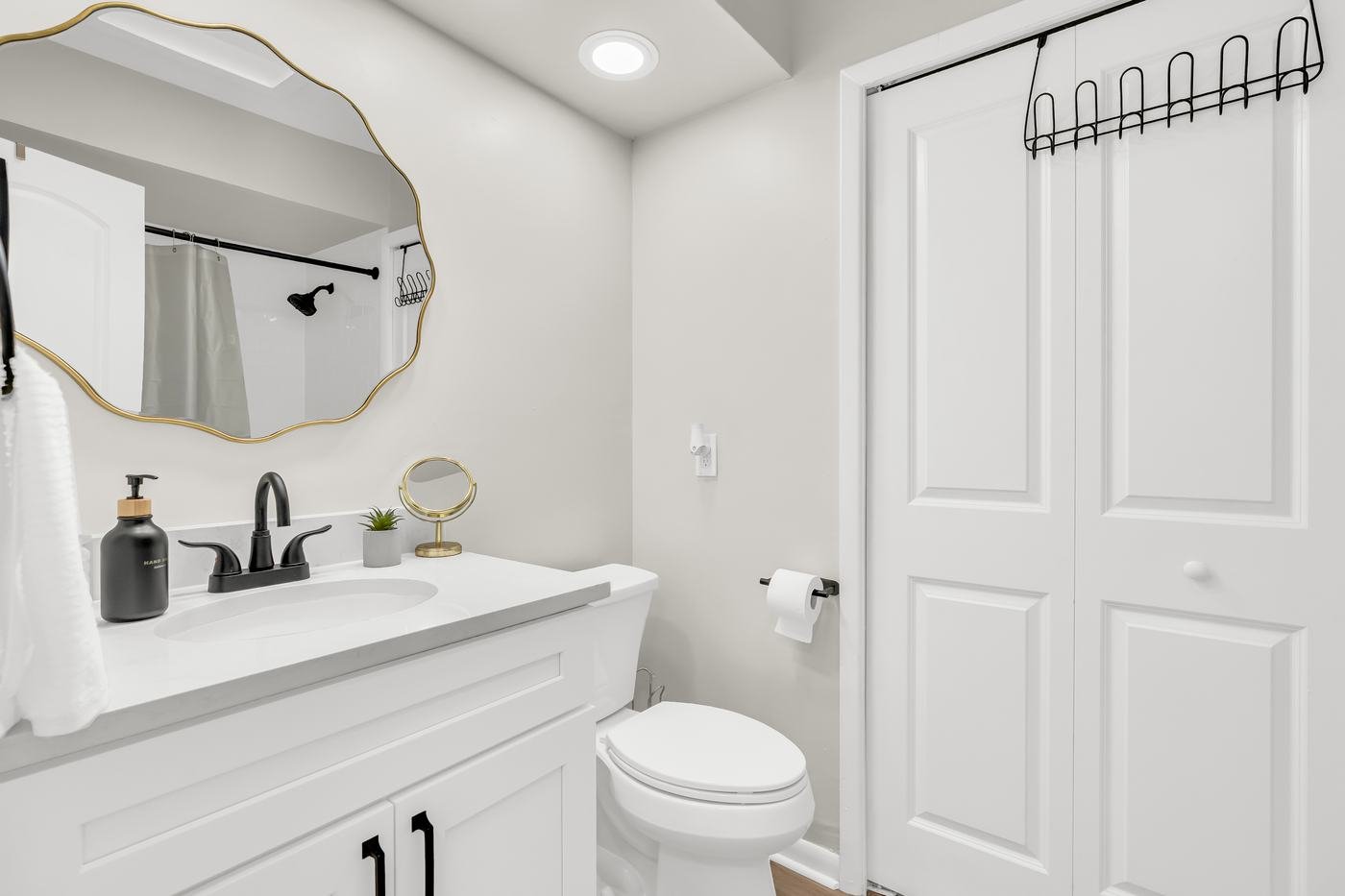 Updated bathroom in Mandarin furnished home