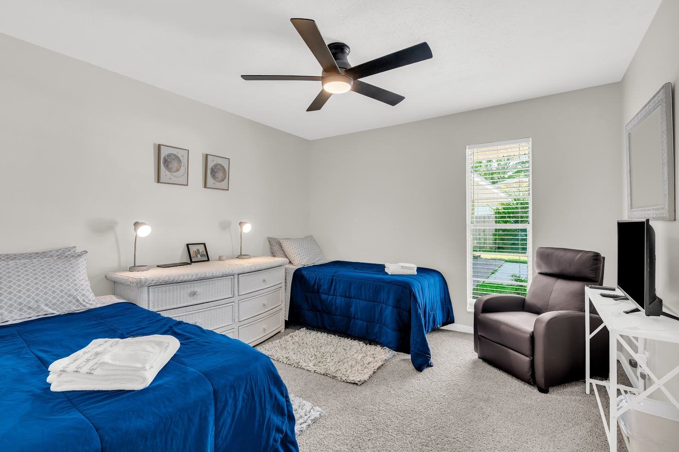 Third bedroom with two separate beds